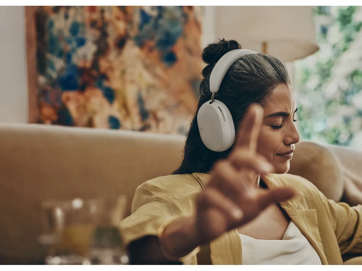 Ace_Lifestyle_White_Enjoy_02